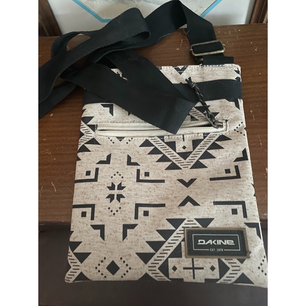 Dakine cross body bag